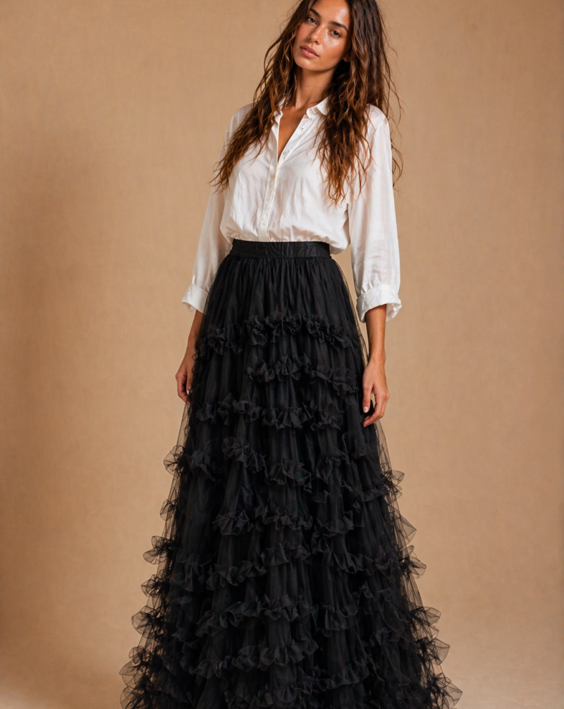 חצאית ארוכה מעצובת בצבע שחור