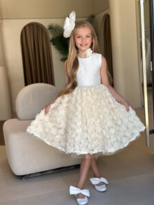 שמלת 🎀 שמלות ילדות לאירועים 2025 – כל מה שחשוב לדעת כדי לבחור את השמלה המושלמת מבית Verdah | מבד – עיצוב יוקרתי ואופנה צנועה | Verdah elegant modest fashion שמלה שמלות לילדות לאירועים ושושבינות