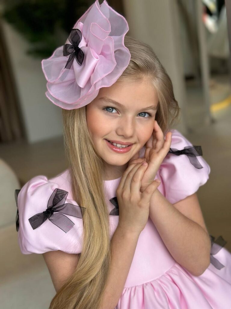 שמלת שמלות לילדות לאירועים ושמלות צנועות לנשים – הקולקציה שמגדירה מחדש יופי, אלגנטיות וסטייל בשנת מבית Verdah | מבד – עיצוב יוקרתי ואופנה צנועה | Verdah elegant modest fashion שמלה שמלות ילדות ושושבינות לאירועים