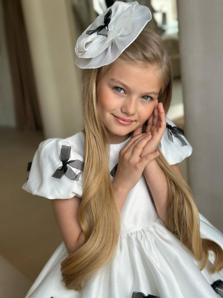 שמלת שמלות לילדות לאירועים ושושבינות – קולקציית 2025 שמגדירה מחדש יופי, צניעות ואלגנטיות מבית Verdah | מבד – עיצוב יוקרתי ואופנה צנועה | Verdah elegant modest fashion שמלה שמלות ילדות ושושבינו לאירועים